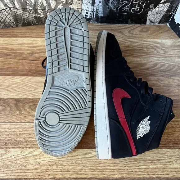 2018 AirJordan 1 mid Multicolor Sneakers 554724-065 - Picture 3 of 14